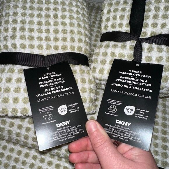 DKNY Bath Towel Set Green White Pattern 8 Pieces Total NWT - Picture 5 of 7